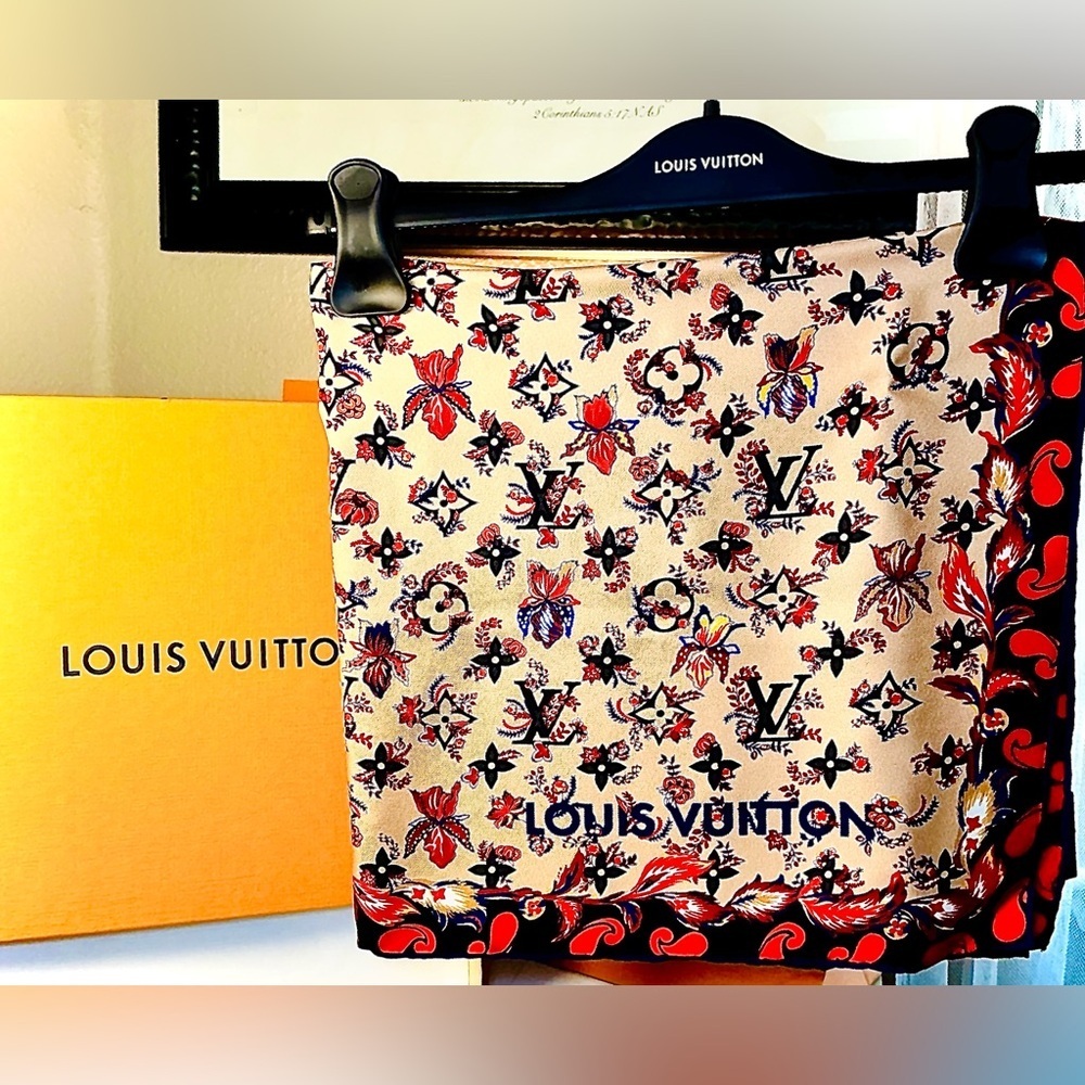 Auth Louis Vuitton Silk Scarf Bundle– Floral Monogram Print (Style 00-0195-682) - Picture 12 of 15